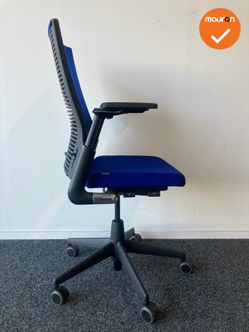 Ahrend 2020 hoge rug - refurbished - donkerblauwe stoffering - Zwart voetkruis - Inclusief lendesteun