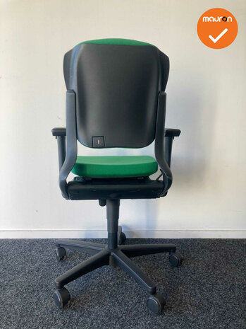 Ahrend 230 bureaustoel - refurbished - medium rug - groene  stoffering - kleur voetkruis naar keuze
