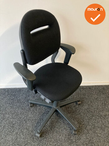 Ahrend 220 - 2D - bestaande zwarte stoffering - zwart voetkruis