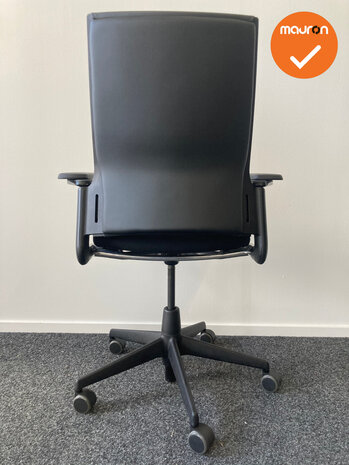 Ahrend 2020 bureaustoel  - refurbished - nieuwe zwarte stoffering - hoge lederen rug - zwart voetkruis - Zonder lendesteun