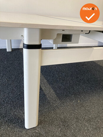 Drentea - Duo elektrisch verstelbaar bureau - 160x80cm - wit onderstel - licht eiken blad