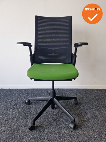 Ahrend 2020 bureaustoel - refurbished - Groene stoffering - inclusief lendesteun - hoge netweave rug - kunststof voetkruis - In