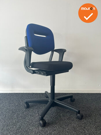 Ahrend 220 - 2D - Blauwe rugleuning met zwart gestoffeerde zitting 
