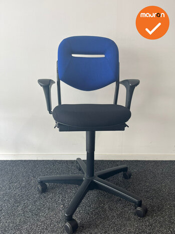 Ahrend 220 - 2D - Blauwe rugleuning met zwart gestoffeerde zitting 