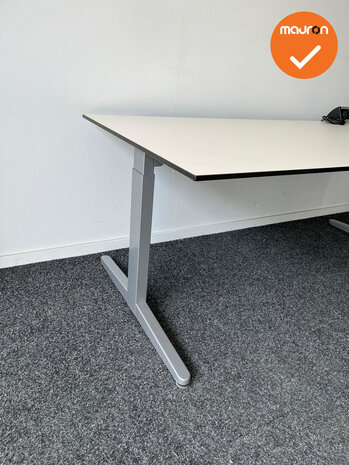 Ahrend Balance slingerverstelbaar bureau