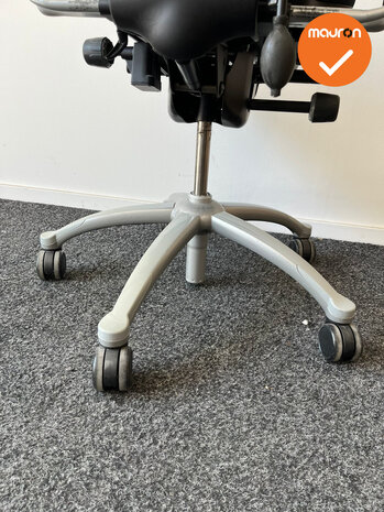 RH Logic 400 XL - Nieuwe zwarte stoffering  - Grijs voetkruis