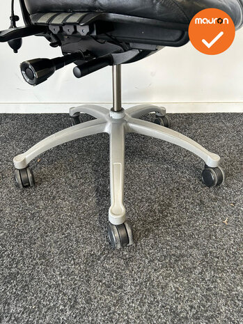 RH Logic 400 - Zwart Leer  - Met hoofdsteun - Inclusief lendepomp - Zilvergrijs voetkruis