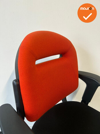Ahrend 220 bureaustoel - 2D - bestaande oranje gestoffeerde rug en zwarte zitting - Zwart voetkruis