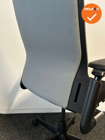 Ahrend 2020 bureaustoel  - refurbished - Grijs/zwarte stoffering  - zonder lendesteun - hoge rug - zwart voetkruis