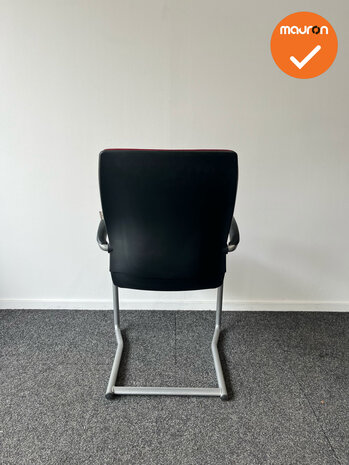 Ahrend 230 vergaderstoel - Zilvergrijs frame - Rode stoffering