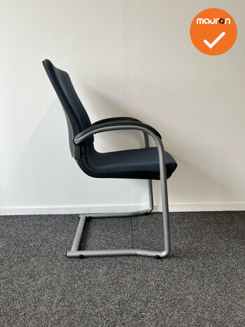 Ahrend 230 vergaderstoel - Zilvergrijs frame - Blauwe stoffering