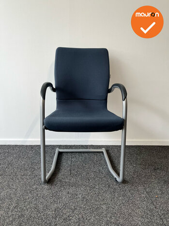 Ahrend 230 vergaderstoel - Zilvergrijs frame - Blauwe stoffering