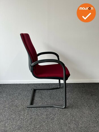 Ahrend 230 vergaderstoel - Zwart frame - Rode stoffering