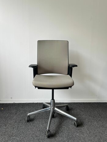 Ahrend 2020 Verta bureaustoel - refurbished - Beige stoffering  - medium rug - chrome voetkruis 