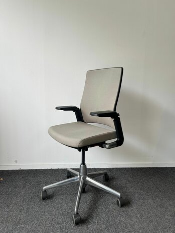 Ahrend 2020 Verta bureaustoel - refurbished - Beige stoffering  - medium rug - chrome voetkruis 