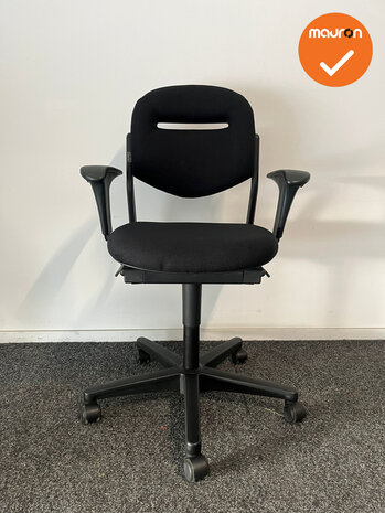 Ahrend 220 - 2D - nieuwe zwarte stoffering - medium rug - zwart voetkruis
