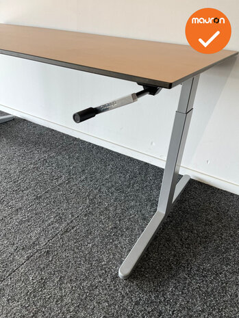 Ahrend Balance slingerverstelbaar bureau - met zilvergrijs onderstel - 160x80 - Kleur blad naar keuze