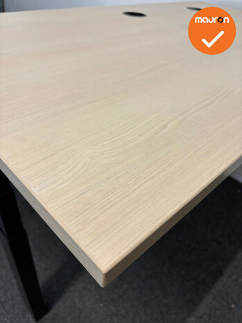 Vepa Presto Duo bureau - 140x80 - inclusief kabeldoorvoer en ingebouwd stekkerblok