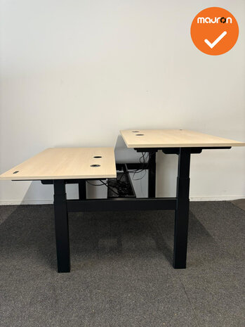 Vepa Presto Duo bureau - 140x80 - inclusief kabeldoorvoer en ingebouwd stekkerblok