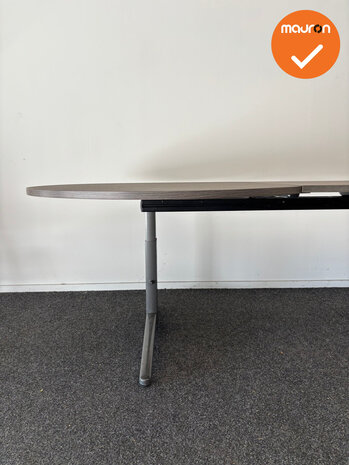 Ahrend Essa handmatig verstelbaar bureau met vergaderstuk - nieuw blad naar keuze - 240x80cm - ⌀120cm - Antraciet onders