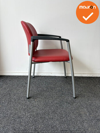 Vergaderstoel - Ahrend 320 - nieuw rood kunstleer - zilvergrijs frame