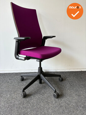 Ahrend 2020 - refurbished - hoge rug - Paarse stoffering - zwart voetkruis - zonder lendesteun 