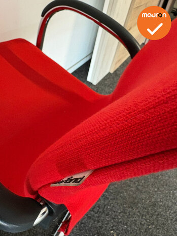 Ahrend 230 vergaderstoel - Zilvergrijs frame - Rode stoffering met gestoffeerde rug