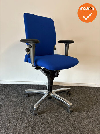 Haworth Comforto 77 - Nieuwe blauwe stoffering - Chroom voetkruis - Kunstlederen Armpads