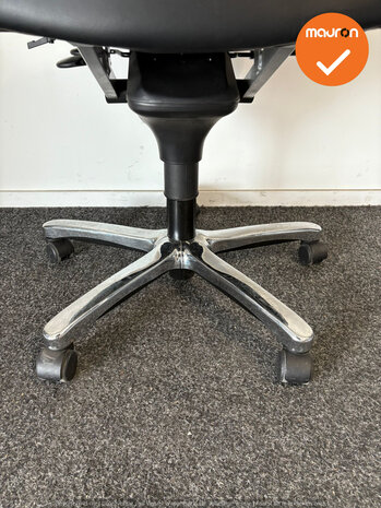 Haworth Comforto 77 - Zwarte leren bekleding - Chroom voetkruis - Kunstlederen Armpads