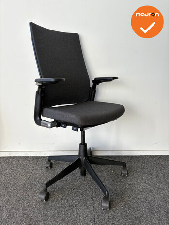 Ahrend 2020 - refurbished - hoge rug - Antracietgrijs gemêleerde stoffering - zwart voetkruis - zonder lendesteun 