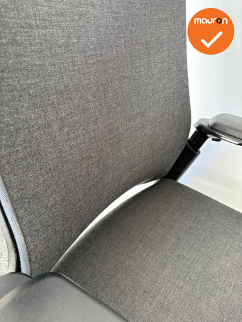 Ahrend 2020 - refurbished - hoge rug - Antracietgrijs gemêleerde stoffering - zwart voetkruis - zonder lendesteun 