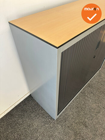 Roldeurkast -105x120x47cm - Zilvergrijs met antracietgrijze metalen deuren - Ahorn topblad