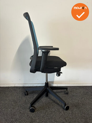 Gispen Zinn  - 4D Armleggers - Zwart gestoffeerde zitting met blauw netweave - zwart voetkruis