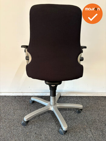 Haworth Comforto 77 - zwarte stoffering  - medium rug - zilvergrijs voetkruis