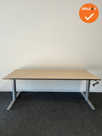 Gispen Bureau - Slinger verstelbaar - 160x80 - Zilvergrijs onderstel - Grijs eiken trespa blad