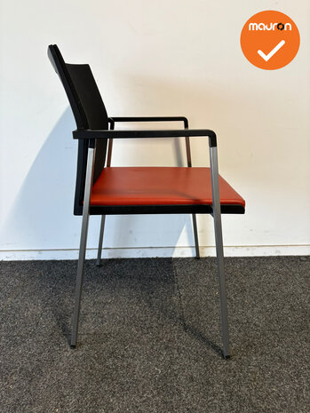 Giersberger vergaderstoel - Rood bestaand kunstleren zitting met netweave rug