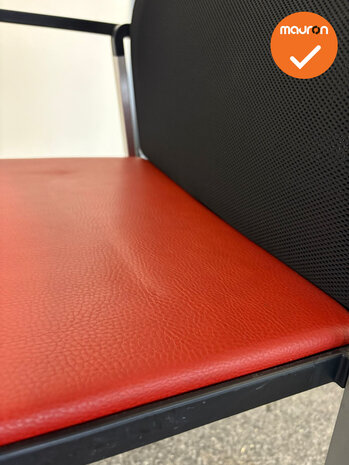 Giersberger vergaderstoel - Rood bestaand kunstleren zitting met netweave rug