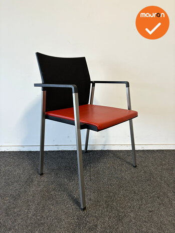 Giersberger vergaderstoel - Rood bestaand kunstleren zitting met netweave rug