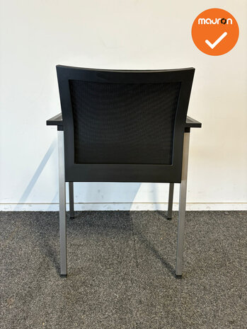 Giersberger vergaderstoel - Taupe bestaande stoffering met zwarte netweave rug