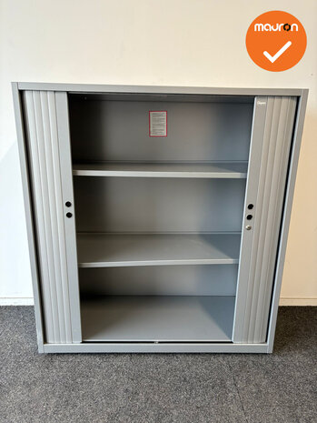 Gispen Roldeurkast - 135x120x47cm - Zilvergrijs met zilvergrijze roldeuren - grijs eiken topblad