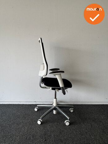 BMA Axia - 2.5 hoge rug met zwarte zitting - zwarte netweave rug - chrome voetkruis - wit frame