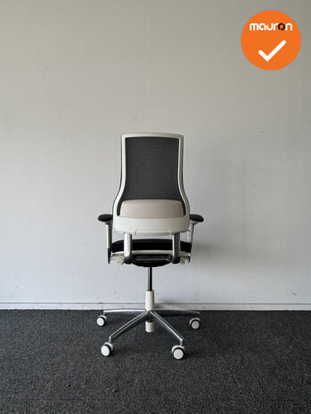 BMA Axia - 2.5 hoge rug met zwarte zitting - zwarte netweave rug - chrome voetkruis - wit frame