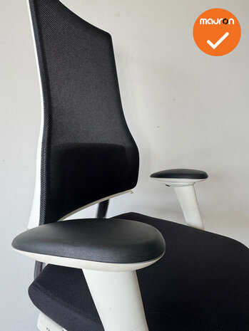 BMA Axia - 2.5 hoge rug met zwarte zitting - zwarte netweave rug - chrome voetkruis - wit frame