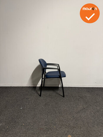 Vergaderstoel - Ahrend 320 - blauw kunstleer - zwart frame