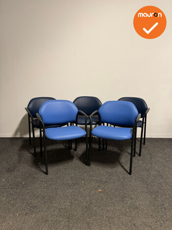 Vergaderstoel - Ahrend 320 - blauw kunstleer - zwart frame