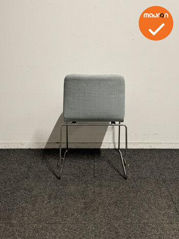 Refurbished Vergaderstoel Lichtblauw met Zilvergrijs Onderstel