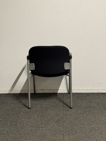 vergaderstoel - Ahrend 320 - Nieuwe zwarte stoffering - Zilvergrijs frame