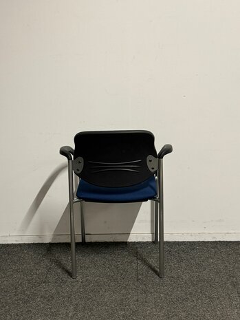 Piqueras Y Crespo - Vergaderstoel - Blauw gestoffeerd - chroom frame