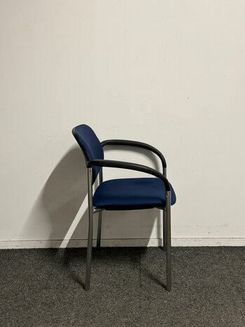 Piqueras Y Crespo - Vergaderstoel - Blauw gestoffeerd - chroom frame