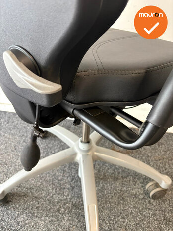 RH Logic 400 - Nieuwe zwarte kunstleren bekleding - Met hoofdsteun - Zilvergrijs voetkruis